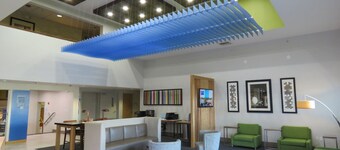Holiday Inn Express & Suites Burlington by IHG