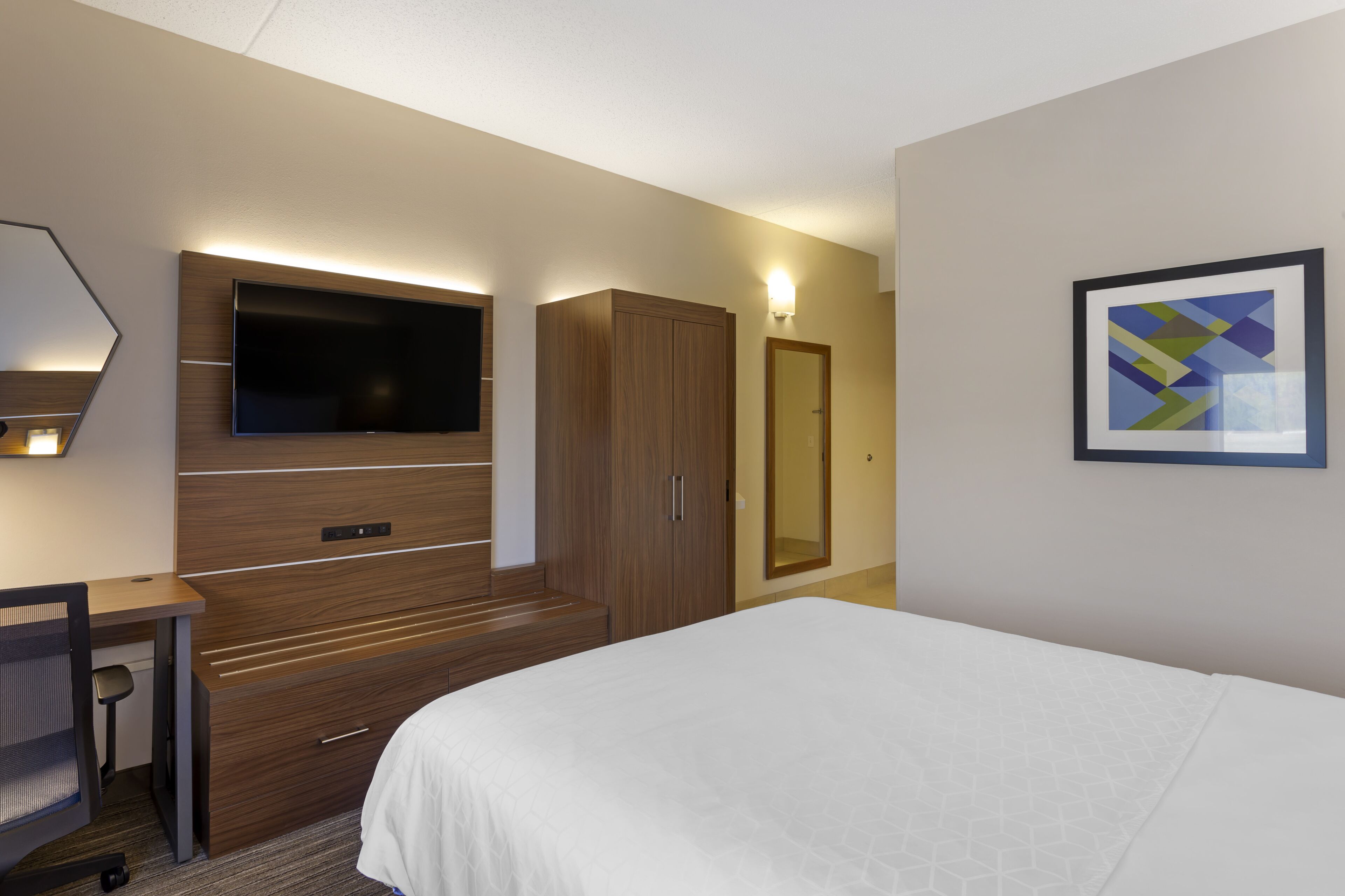 standard room, 1 queen bed | desk, iron/ironing board, free wifi, bed sheets