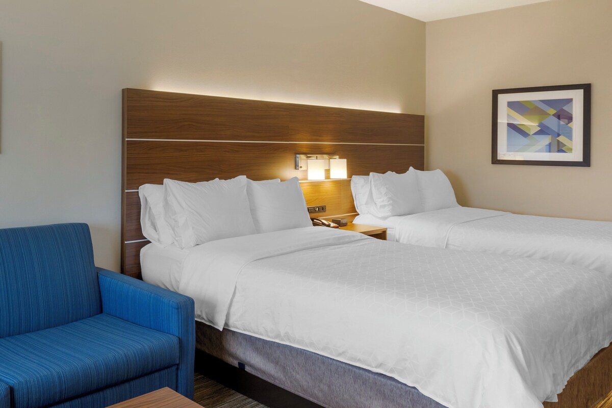 Suite, Multiple Beds (Wet Bar) | Desk, iron/ironing board, WiFi (free), bed sheets
