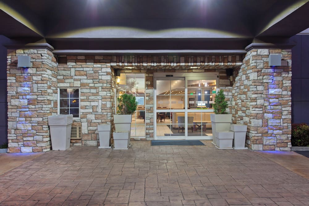 Holiday Inn Express Hotel & Suites Oakland-Airport by IHG