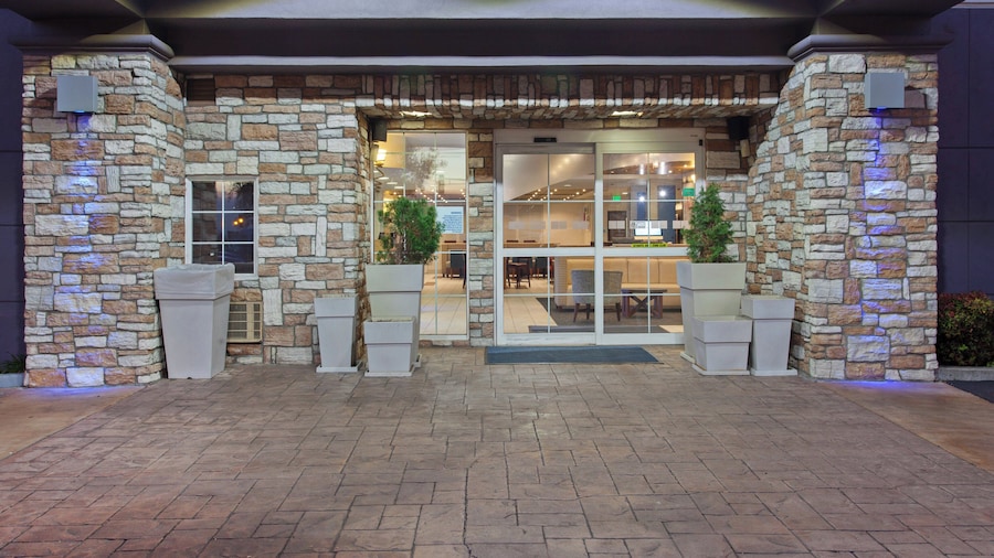Holiday Inn Express Hotel & Suites Oakland-Airport by IHG