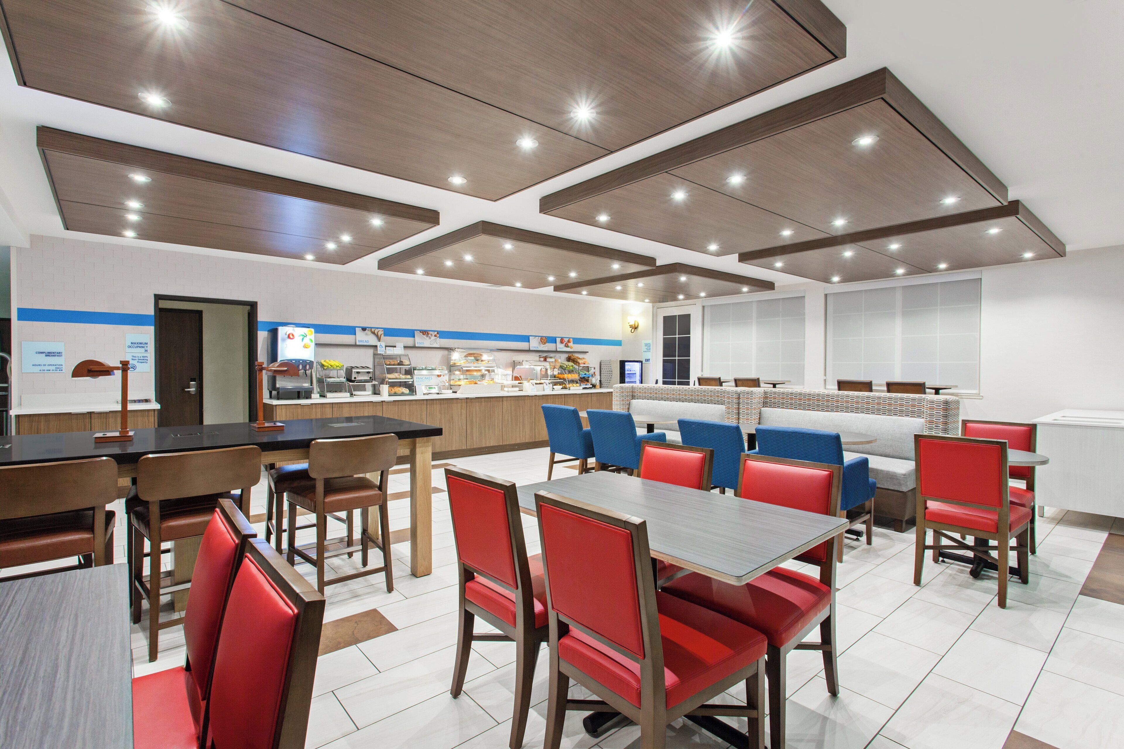 Photo - Holiday Inn & Suites Oakland Airport, An Ihg Hotel