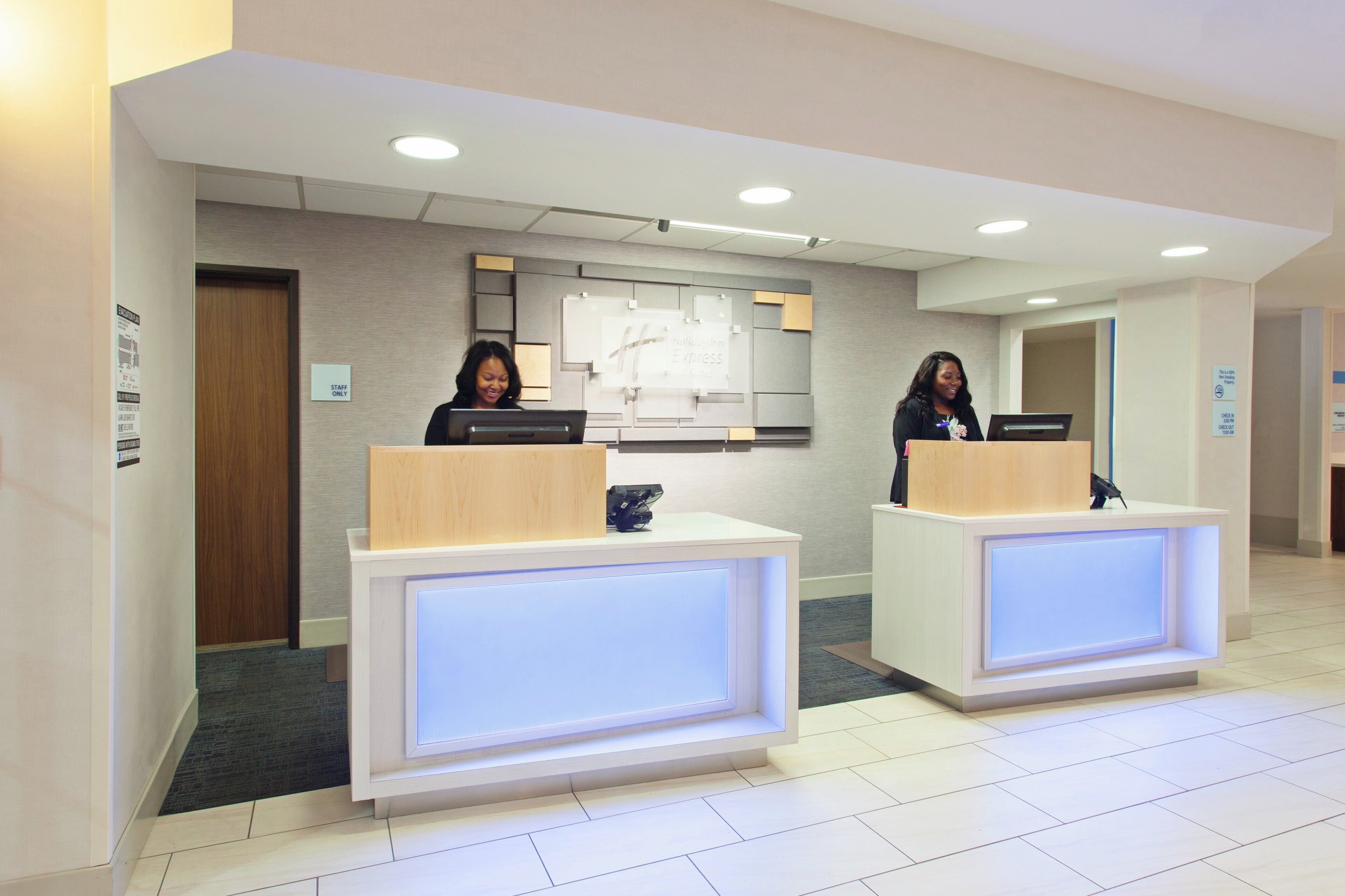Photo - Holiday Inn & Suites Oakland Airport, An Ihg Hotel