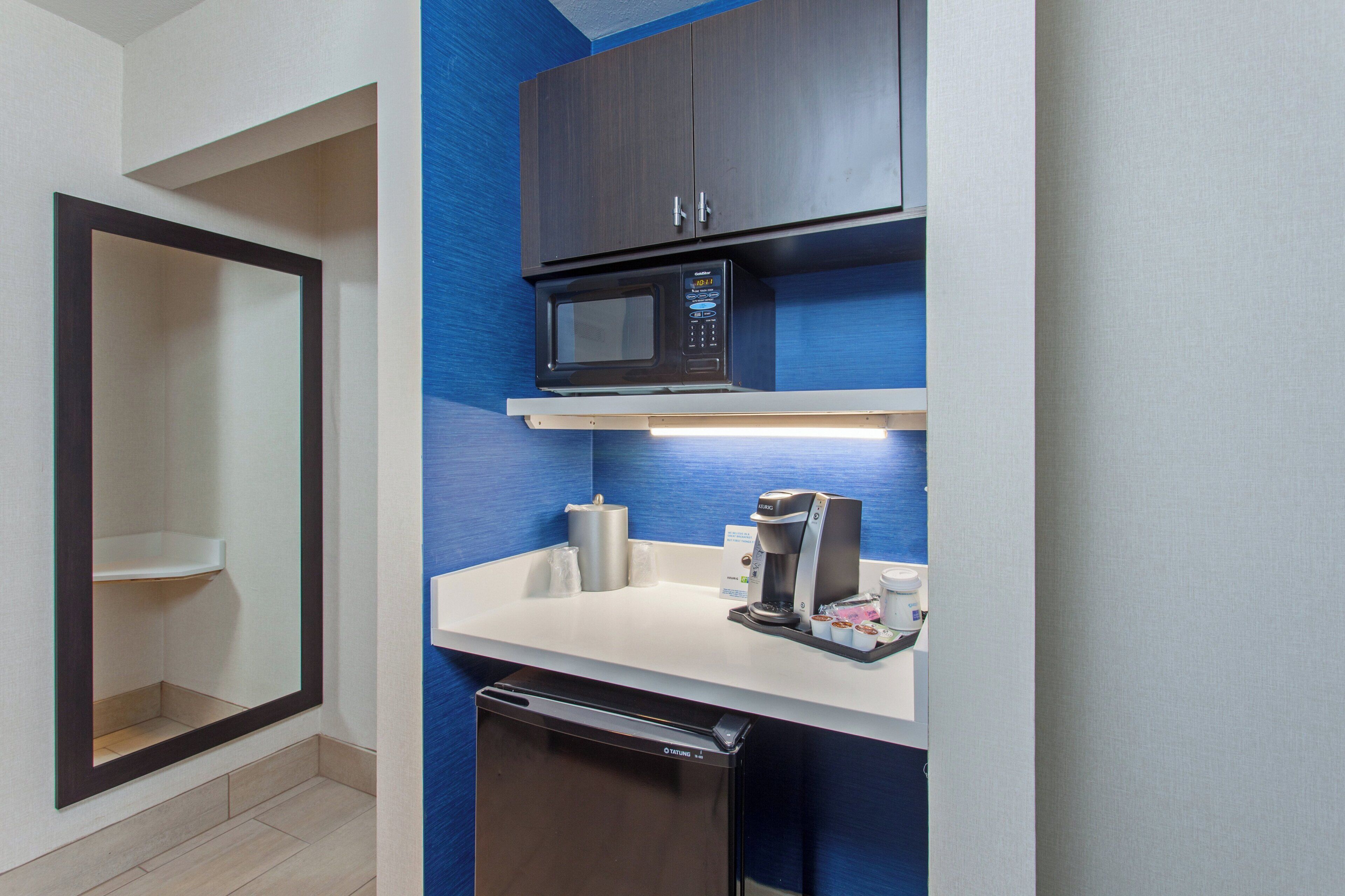 Photo - Holiday Inn & Suites Oakland Airport, An Ihg Hotel