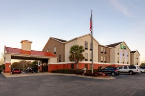 Exterior - Holiday Inn Express & Suites Milton East I-10 by IHG (Milton)