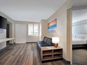 1 bedroom, in-room safe, desk, blackout drapes - Holiday Inn Resort Orlando Suites - Waterpark by IHG (Orlando)