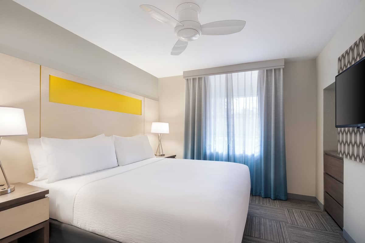 1 bedroom, in-room safe, desk, blackout curtains