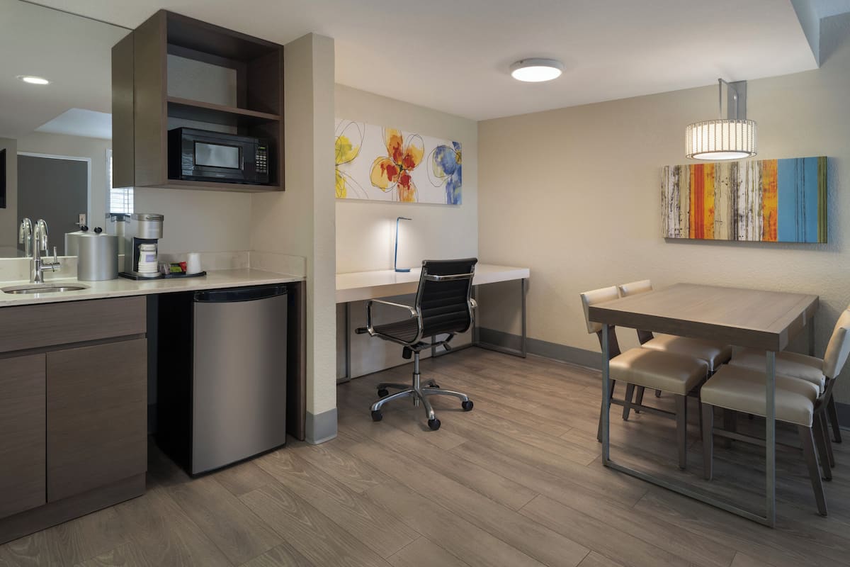 1 bedroom, in-room safe, desk, blackout curtains