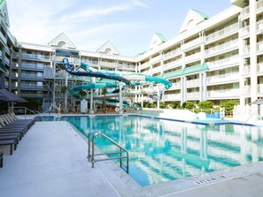 2 outdoor pools, a heated pool, open 9 AM to 9 PM, cabanas (surcharge) - Holiday Inn Resort Orlando Suites - Waterpark by IHG (Orlando)
