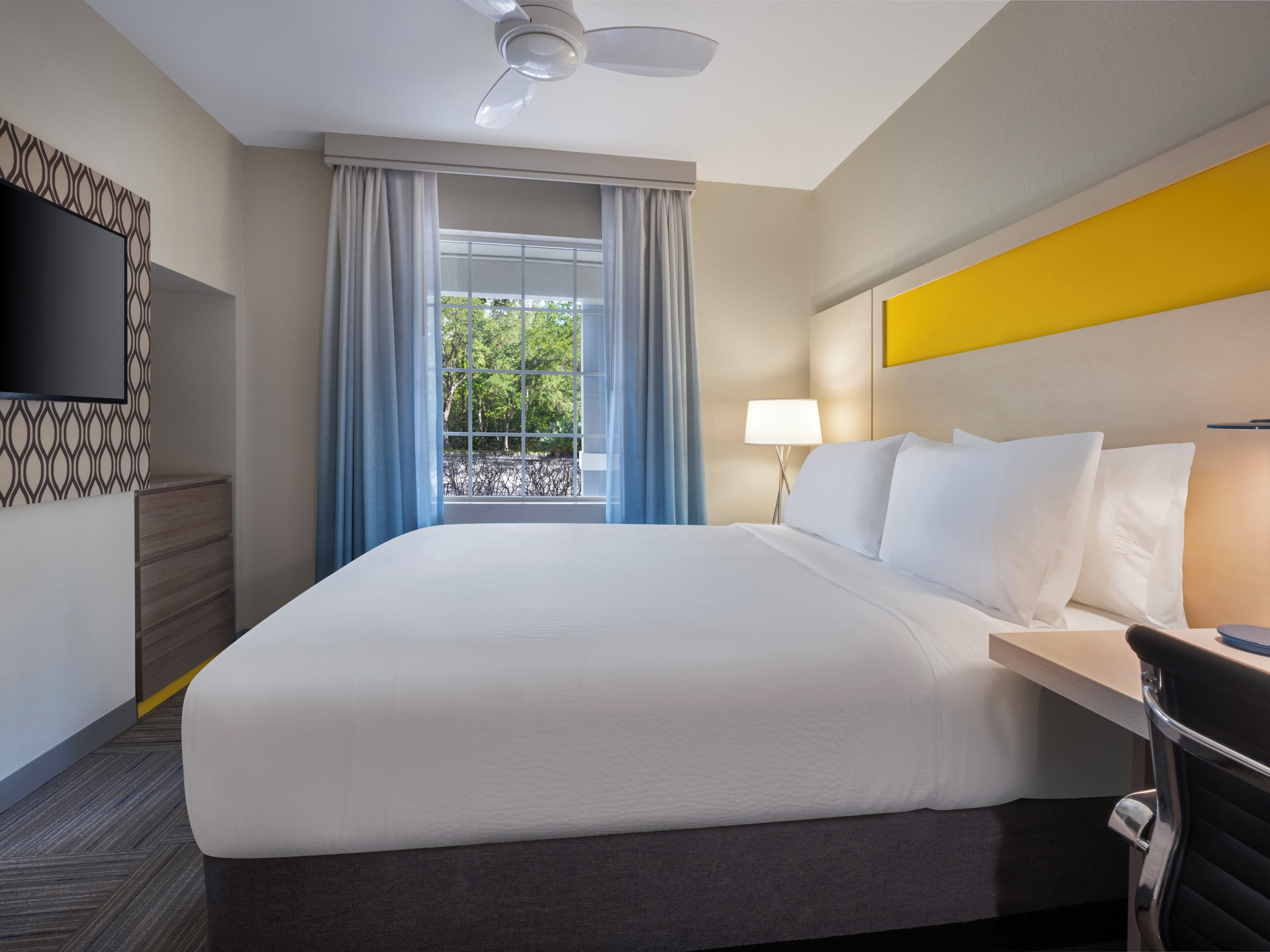 1 bedroom, in-room safe, desk, blackout curtains