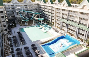 Hotel entrance at Holiday Inn Resort Orlando Suites - Waterpark by IHG