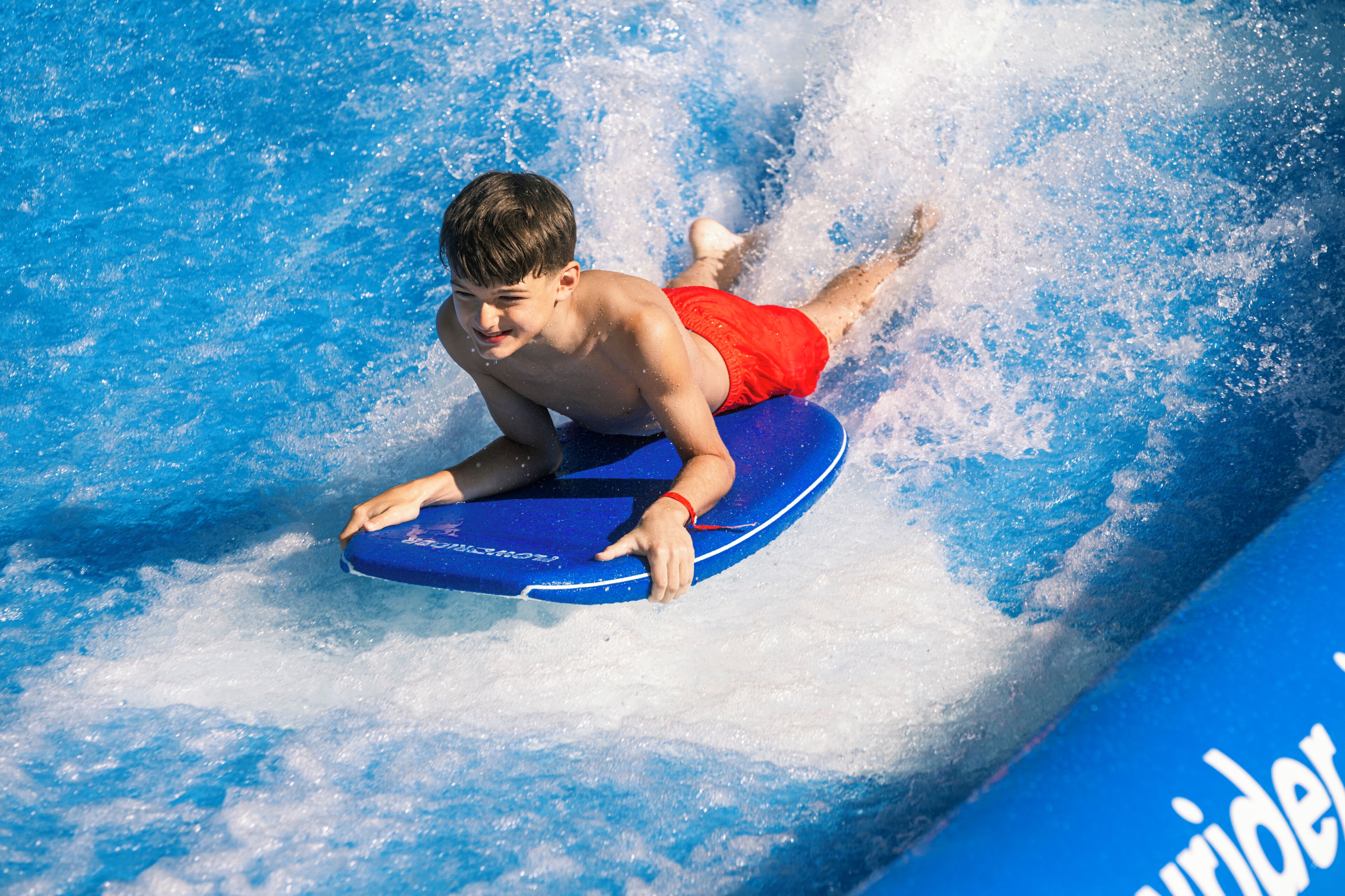 Surfing/bodyboarding