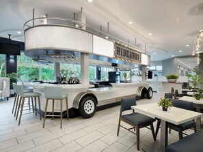 2 bars/lounges, poolside bar - Holiday Inn Resort Orlando Suites - Waterpark by IHG (Orlando)