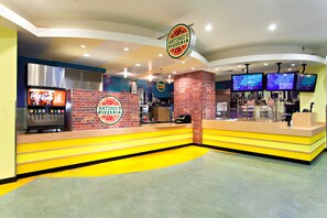 5 restaurants; breakfast, lunch, and dinner served - Holiday Inn Resort Orlando Suites - Waterpark by IHG (Orlando)