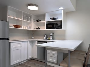 1 habitación, caja de seguridad en la habitación y escritorio
