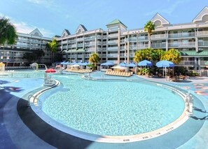 2 piscinas al aire libre, una piscina climatizada