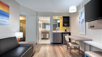 1 bedroom, in-room safe, desk, blackout curtains