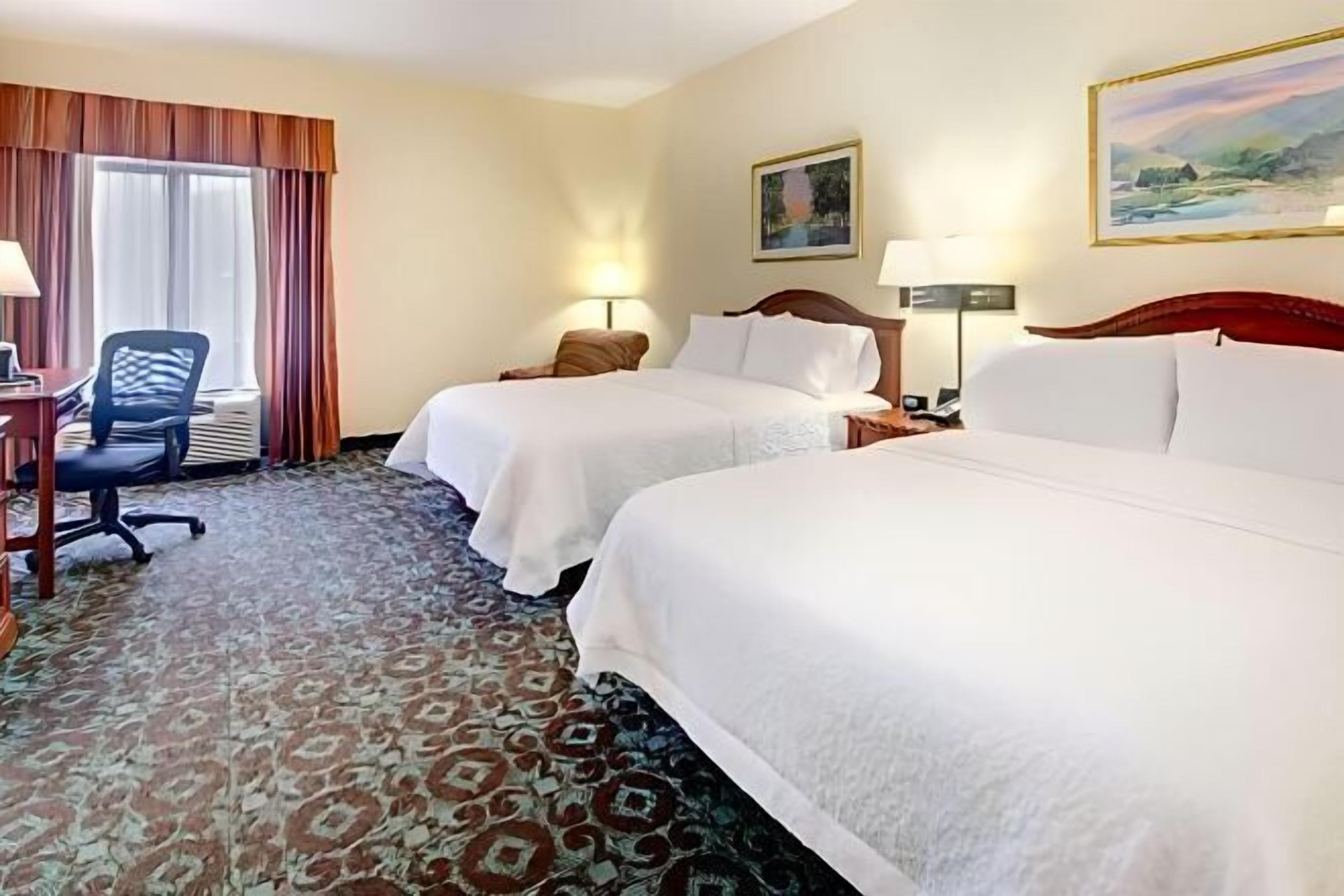 加厚床垫、办公桌、遮光窗帘、熨斗/熨衣板