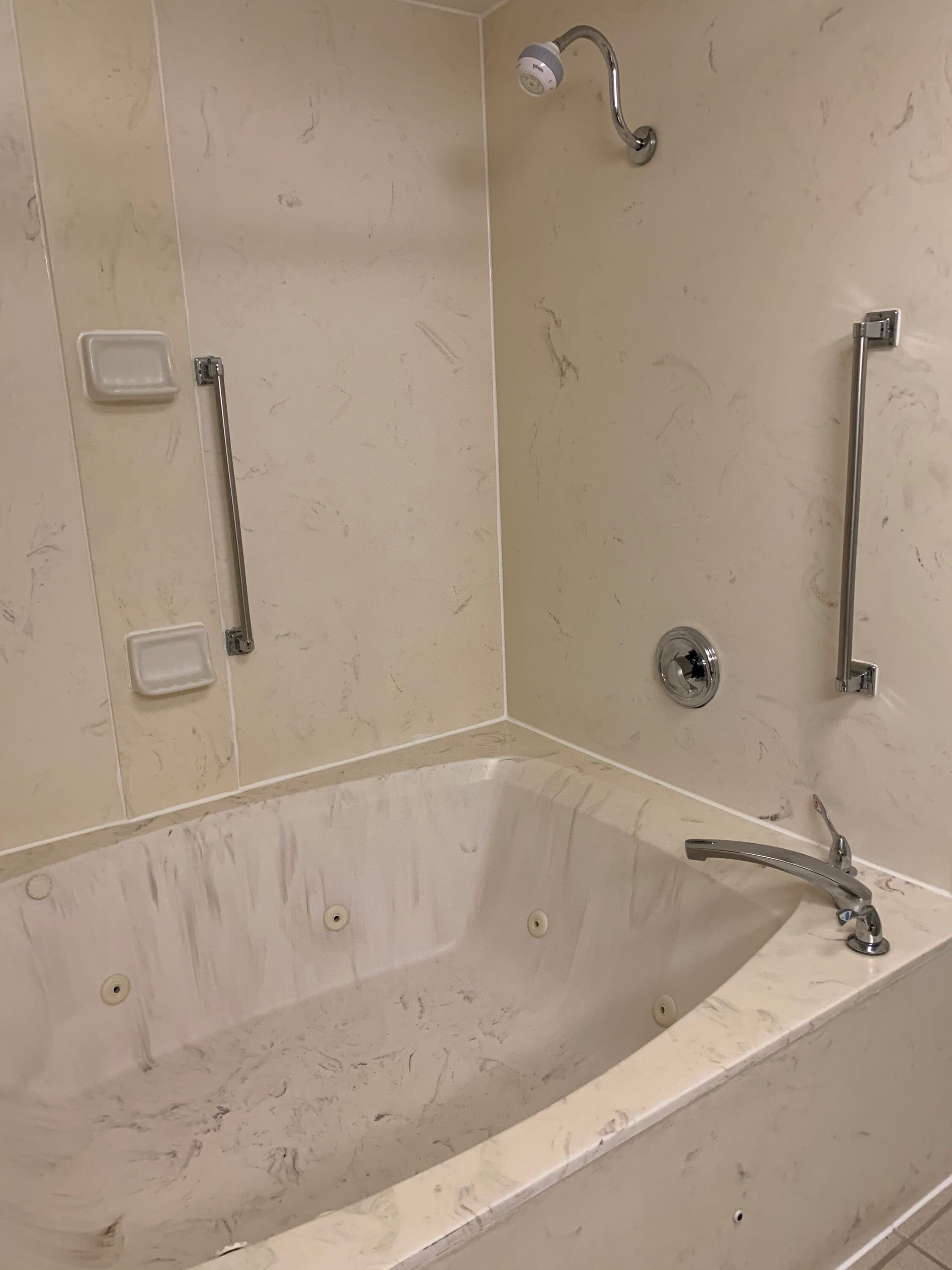 one king with whirlpool non smoking | bathroom | combined shower/bathtub, free toiletries, hair dryer, towels