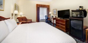 Colchones con pillow-top, escritorio y cortinas blackout 