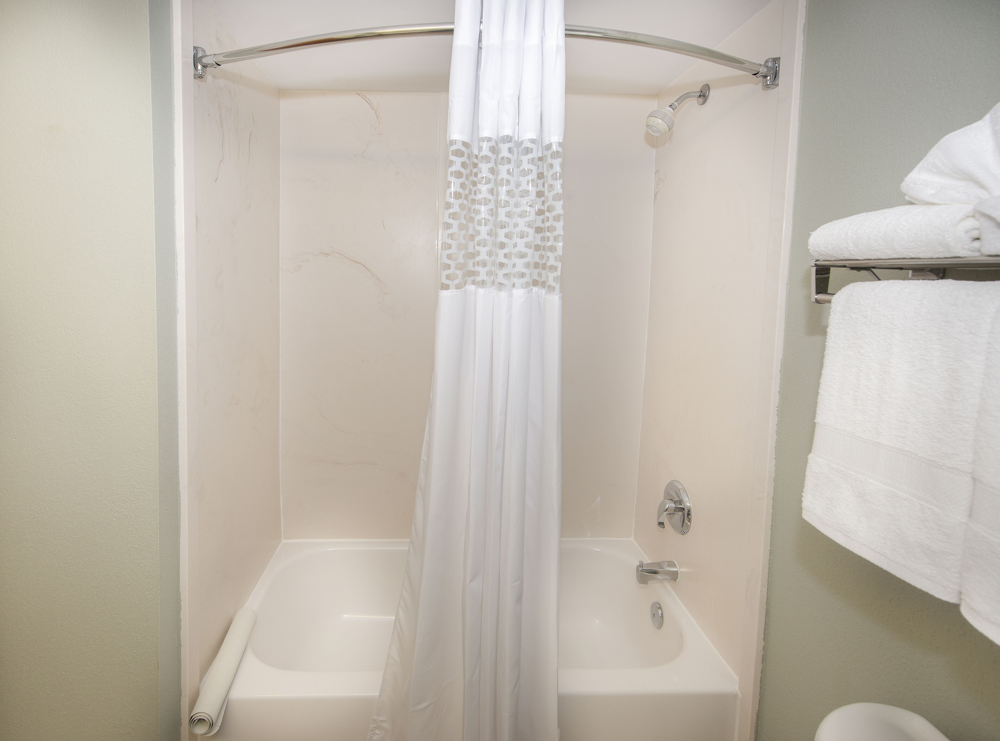 combined shower/bathtub, free toiletries, hair dryer, towels