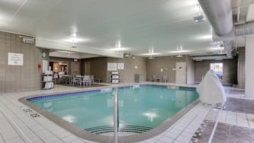 Innenpool, LiegestĂŒhle