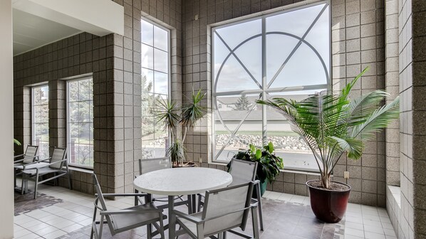 Indoor pool, pool loungers