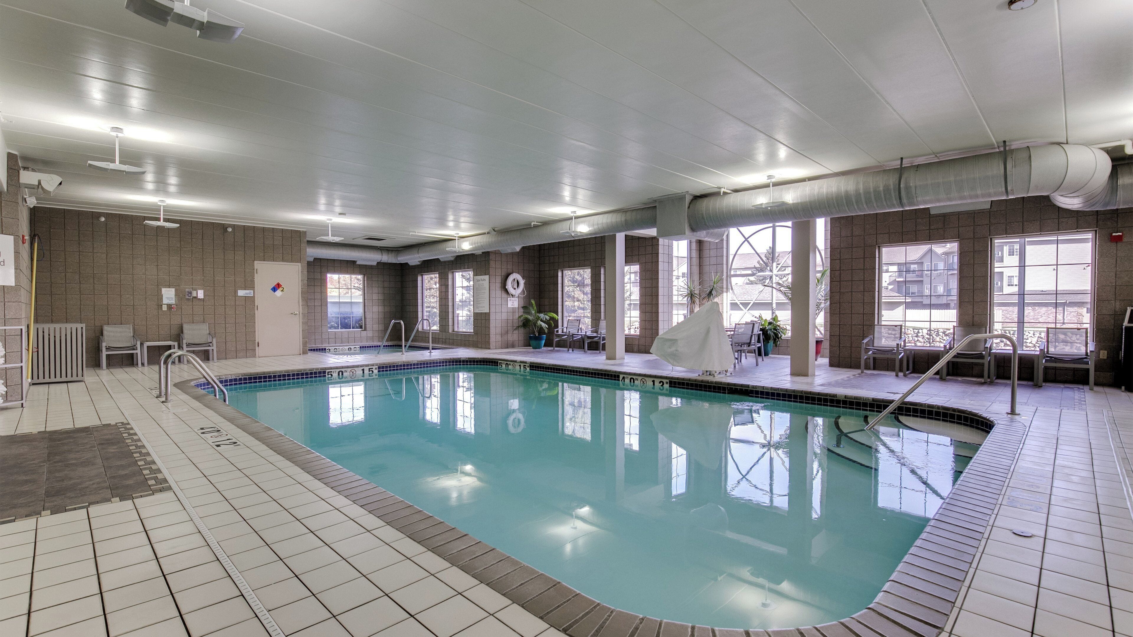 Indoor pool, sun loungers