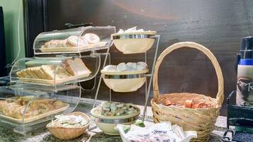Free daily continental breakfast