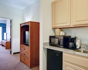 Suite, 1 King Bed, Accessible, Non Smoking
