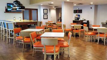 Sudah termasuk sarapan prasmanan setiap hari