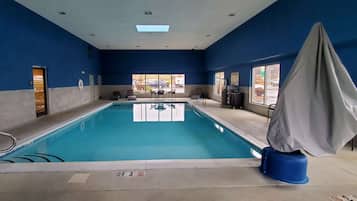 Innendørsbasseng