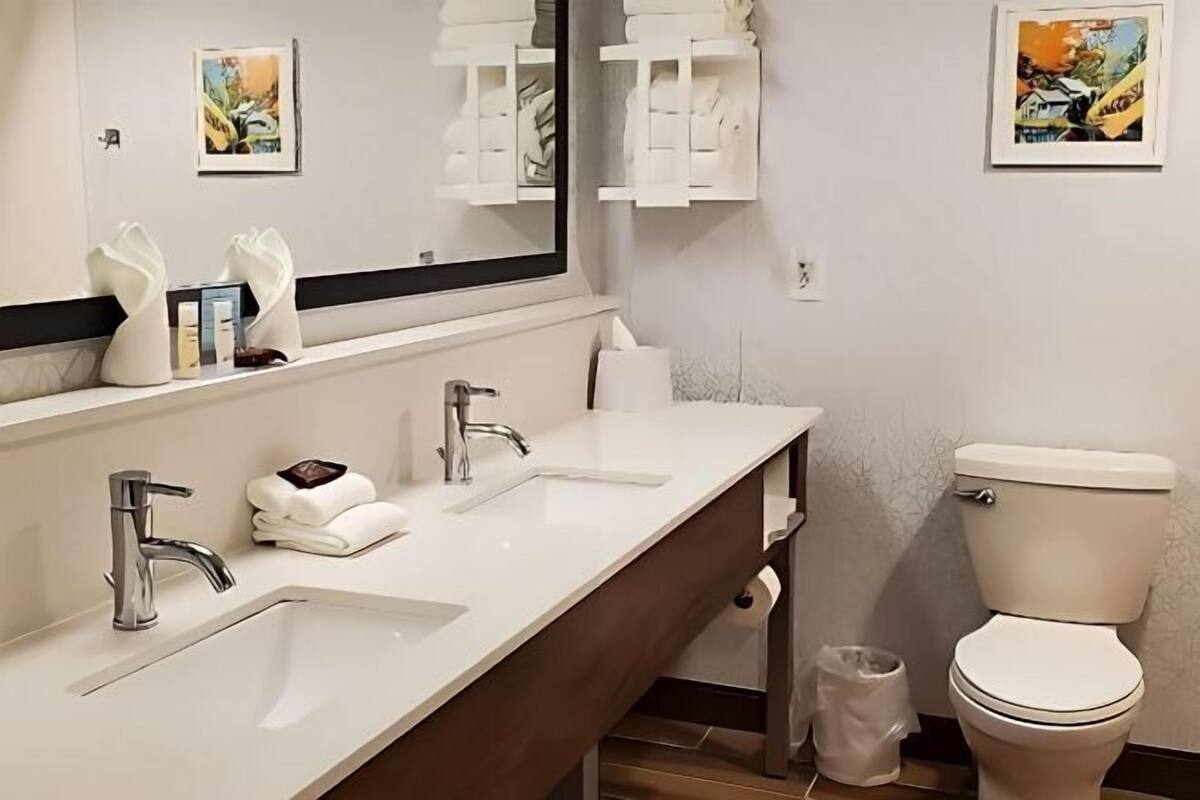 Bathroom | Free toiletries, hair dryer, towels, soap