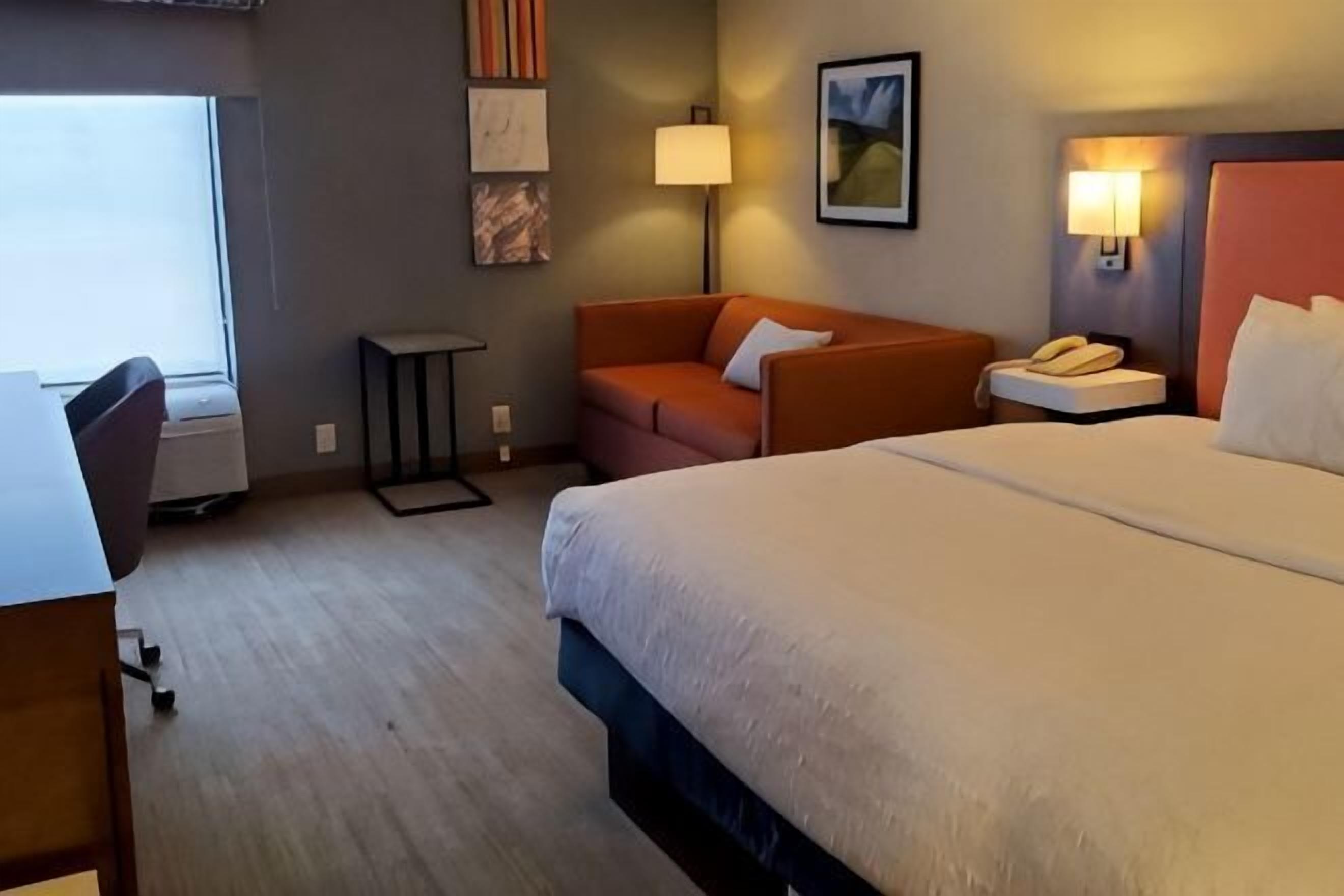 1 Schlafzimmer, Allergikerbettwaren, Zimmersafe, individuell dekoriert