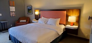 1 bedroom, hypo-allergenic bedding, in-room safe, individually decorated - Hampton Inn Hillsville (Hillsville)