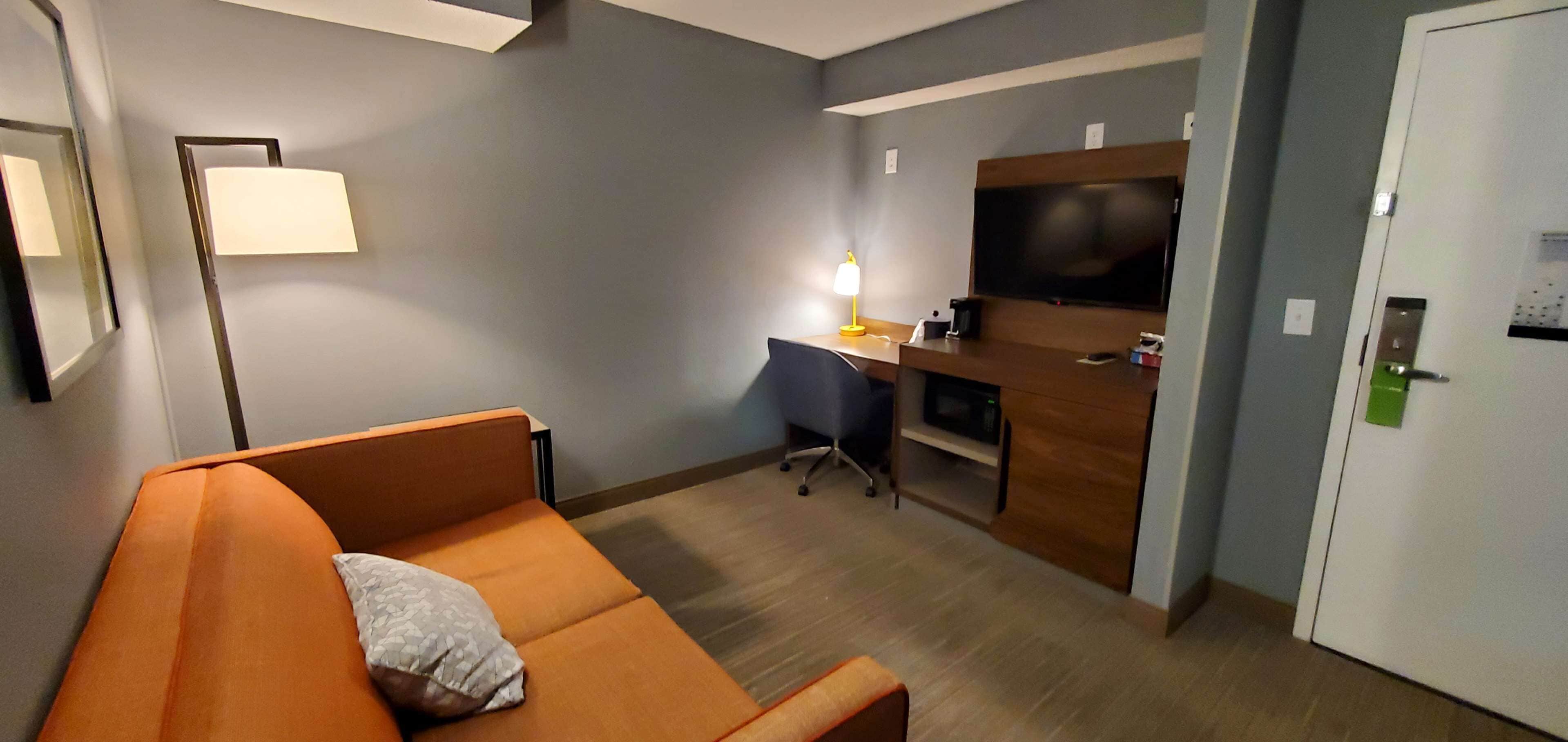 suite, 2 queen beds, non smoking | 1 bedroom, hypo-allergenic bedding, in-room safe, individually decorated