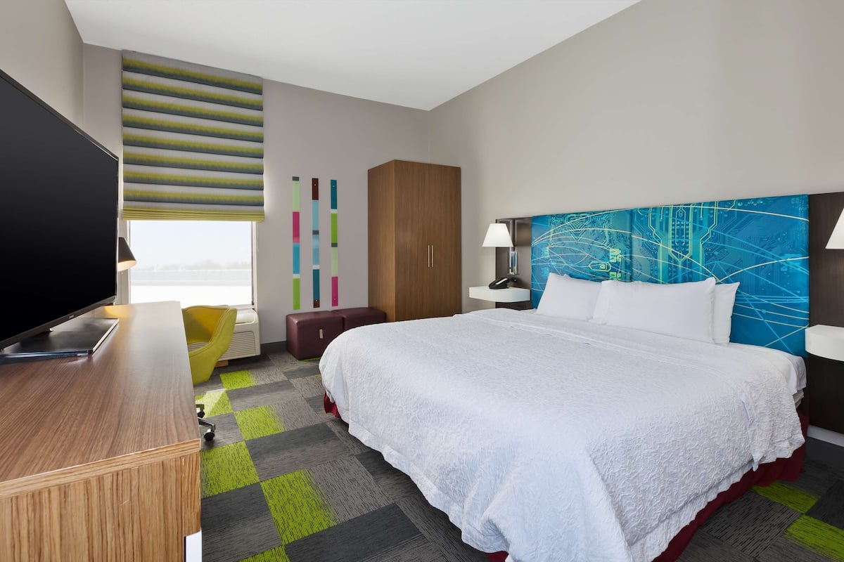 Room, 1 King Bed, Accessible, Non Smoking | Iron/ironing board, free cots/infant beds, bed sheets, alarm clocks