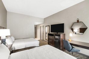 Rum - 2 queensize-sängar - tillgänglighetsanpassat - icke-rökare | Värdeförvaringsskåp på rummet, skrivbord och mörkläggningsgardiner