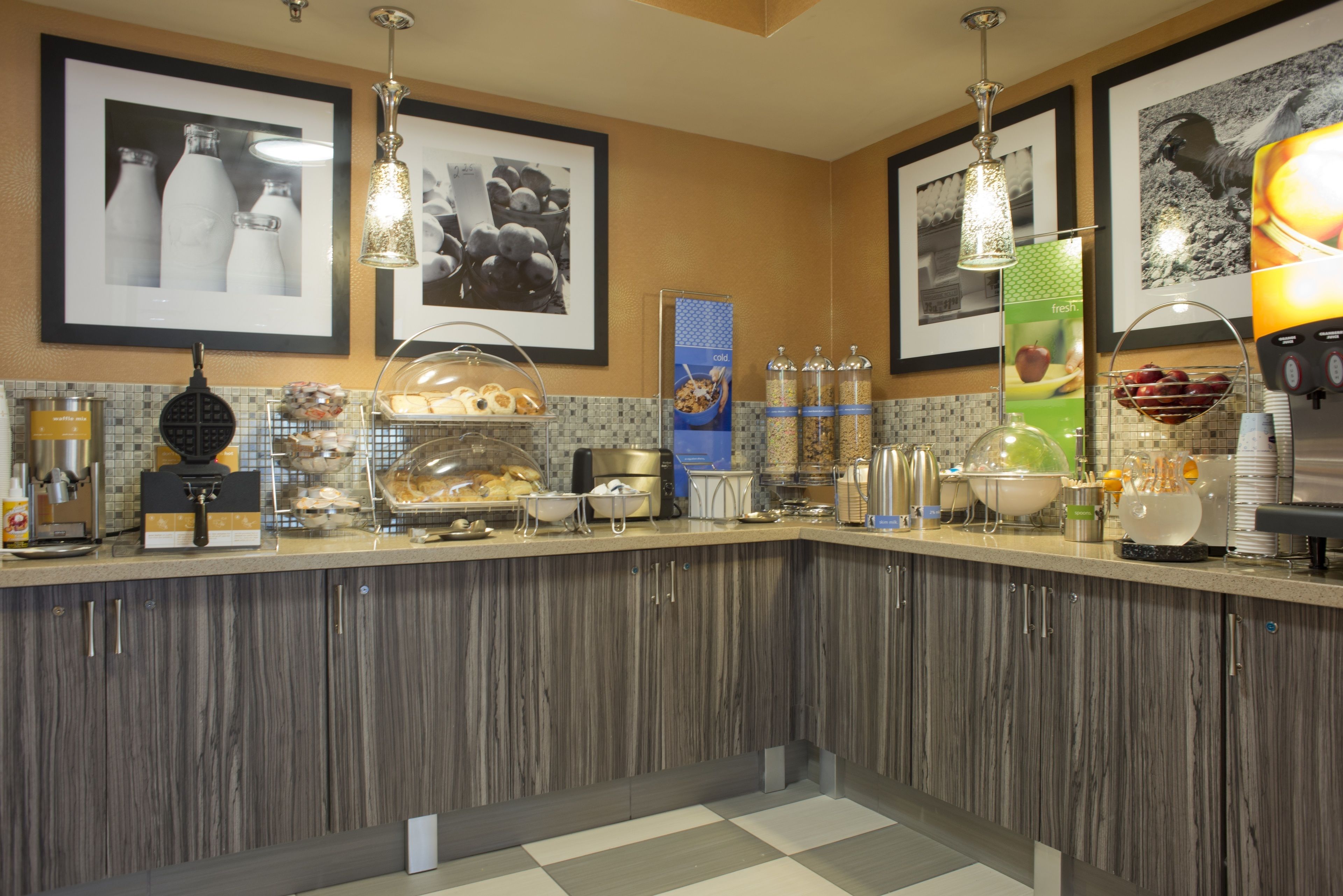 free daily breakfast