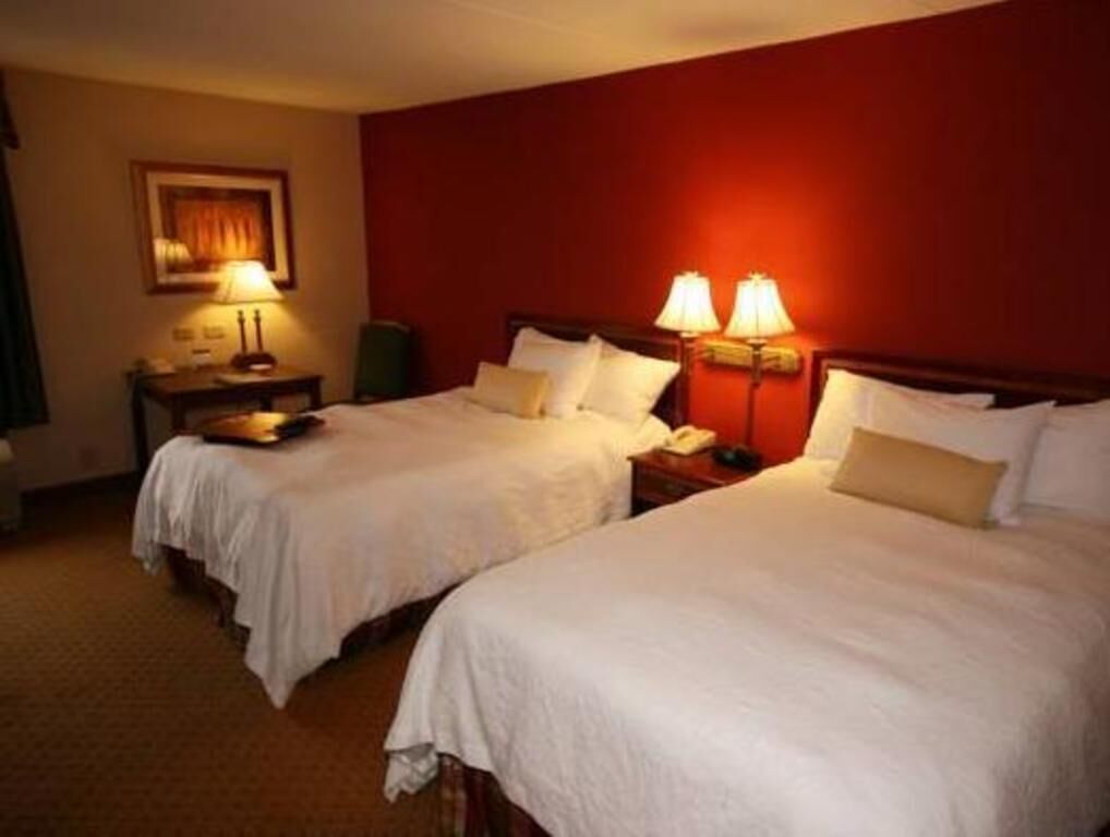 Ropa de cama de alta calidad, camas con pillow-top y cortinas blackout 