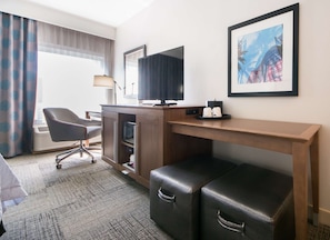 Premium bedding, down comforters, pillowtop beds, desk - Hampton Inn Lakeland (Lakeland)