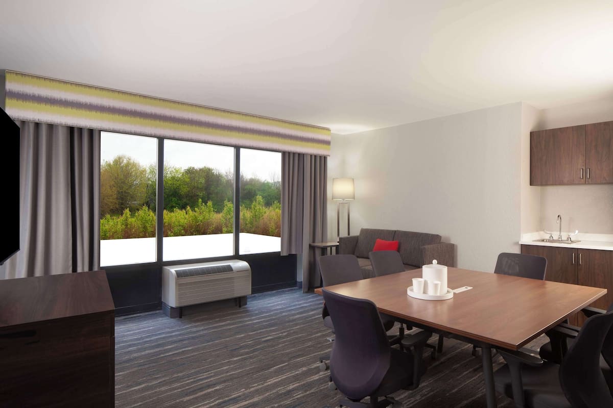 Executive Suite, 1 King Bed, Non Smoking | Living area | 32-inch LCD TV with cable channels, TV