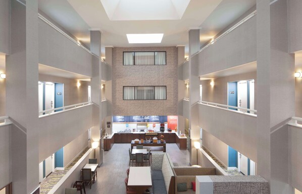 Lobby - Hampton Inn Athens (Athens)