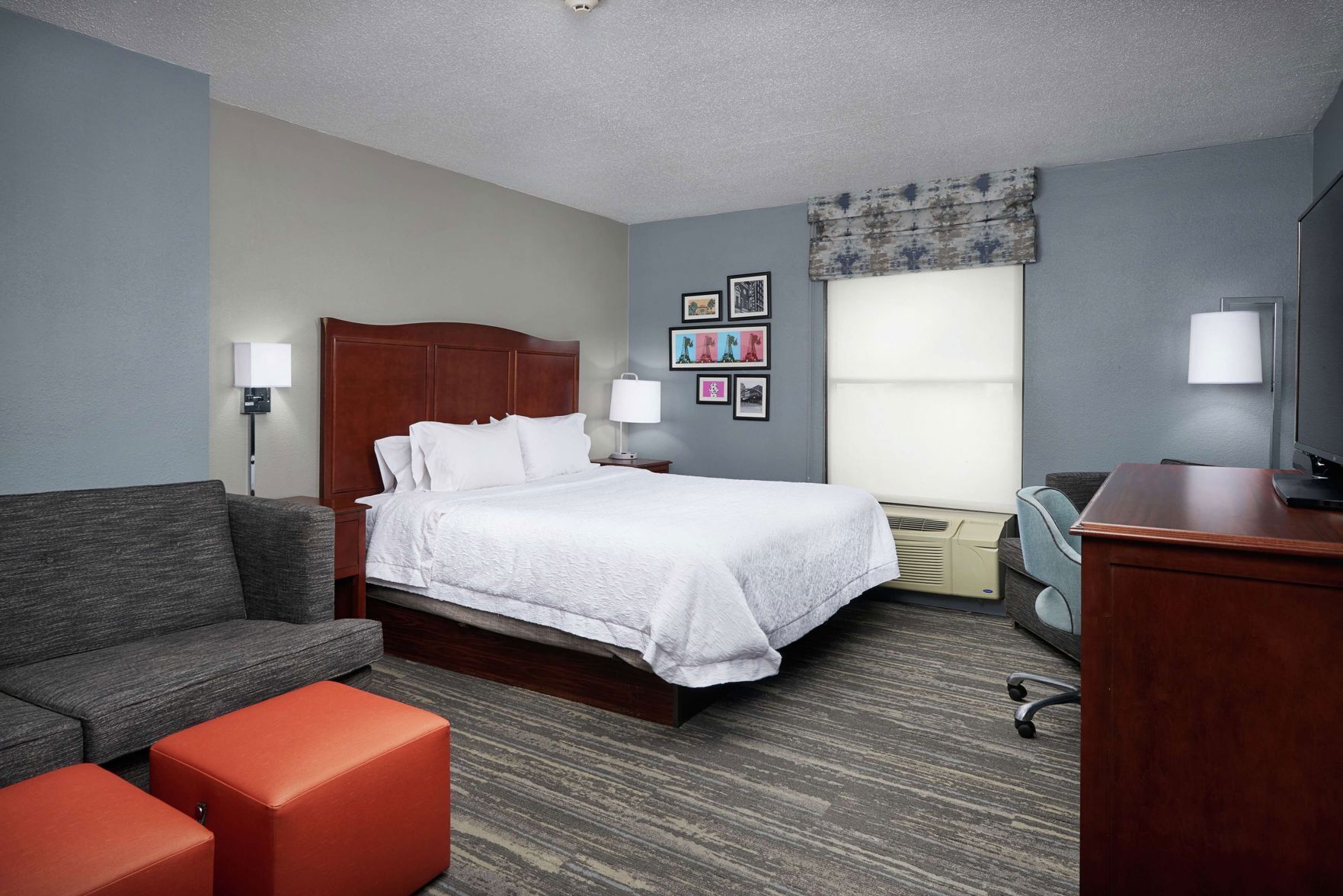 Premium bedding, in-room safe, blackout curtains, free cots/infant beds