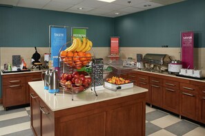 Free daily buffet breakfast  - Hampton Inn Beaumont (Beaumont)
