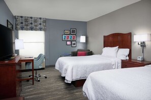 Premium bedding, in-room safe, blackout drapes, free cribs/infant beds - Hampton Inn Beaumont (Beaumont)