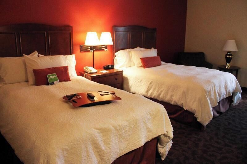 Premium bedding, in-room safe, blackout curtains, free cots/infant beds