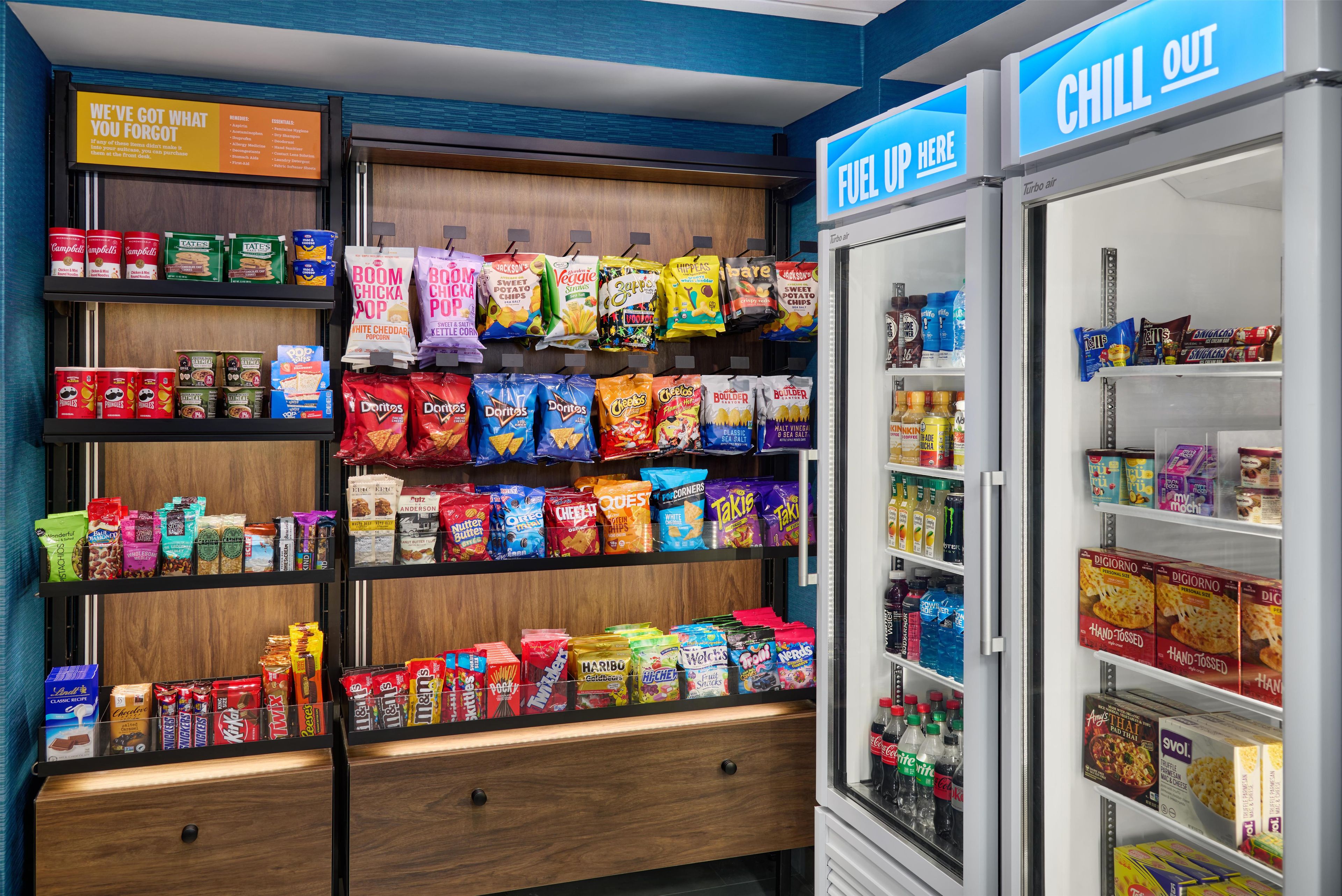 Un espace proposant des distributeurs automatiques de collations et de boissons, avec un choix varié de produits, ainsi qu’un point de ravitaillement.