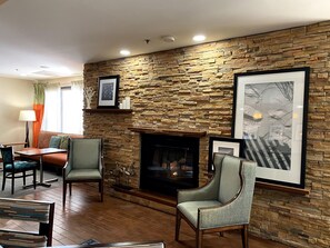 Lobby sitting area - Hampton Inn by Hilton Lexington Park (Lexington Park)