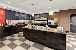 Free daily breakfast - Hampton Inn Lancaster (Lancaster)